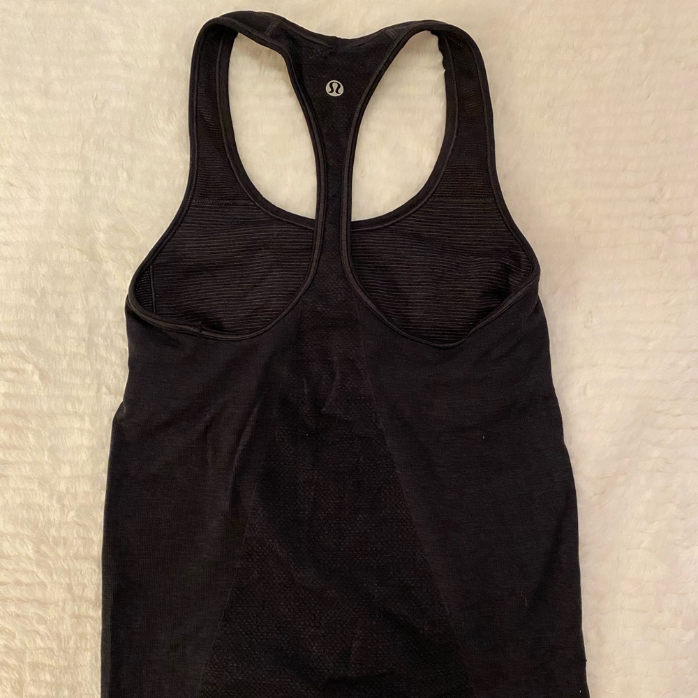 lululemon tank size 6. built in bra